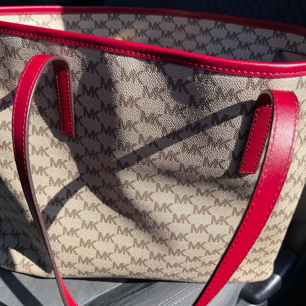 Michael Kors tote 19 length 11 wide zippered closures outside and out. 3 inside - Picture 3 of 11